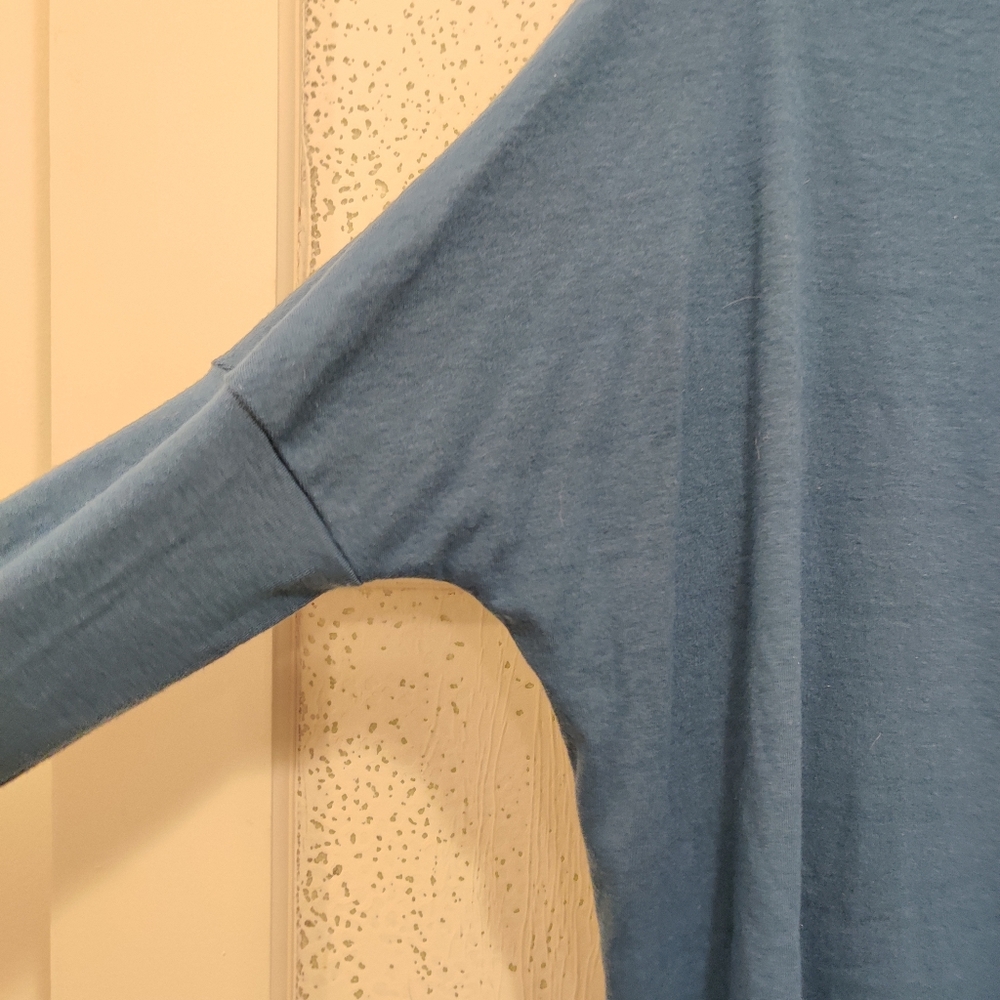 Beautiful Tunic Top 💙 - Picture 6 of 6